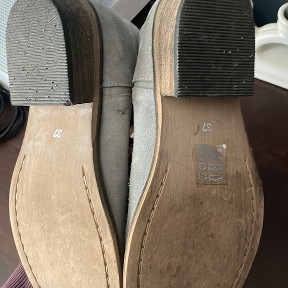 Ivylee Womens Grey Suede Split Front Pull On Low Heel Ankle 6.5 Booties - Picture 6 of 11